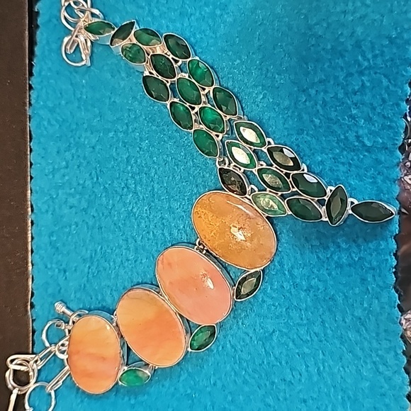 A unique 925 stamped,  poly chrome jasper and emerald necklace . - Picture 3 of 5
